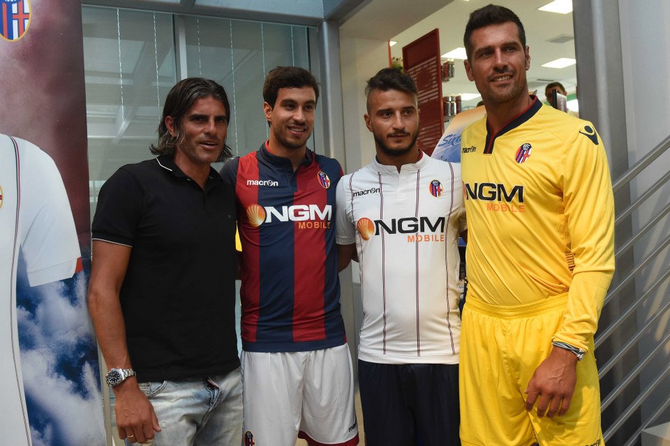 Le nuove maglie per la stagione 2014-2015 © Bologna FC