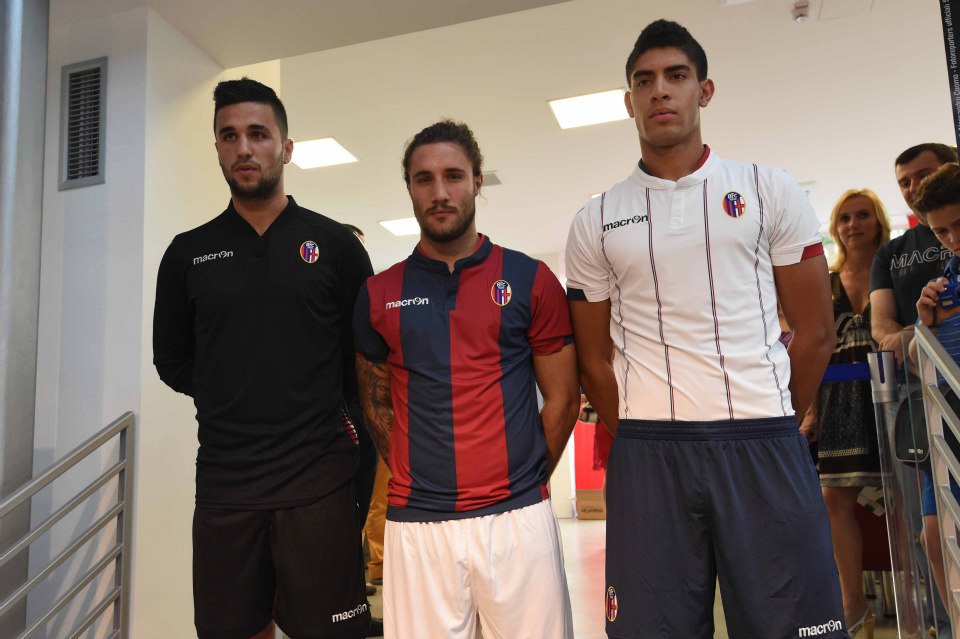 Le nuove maglie per la stagione 2014-2015 © Bologna FC