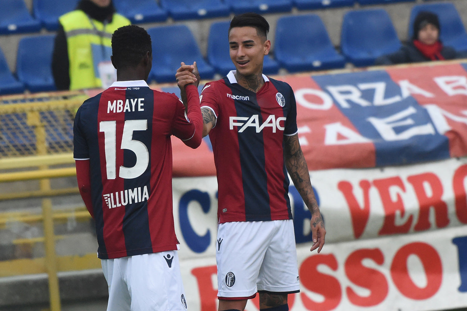 エムバイェとプルガール © Bologna FC